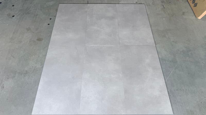 Dalles vinyle effet béton gris clair avec sous-couche — photo 2