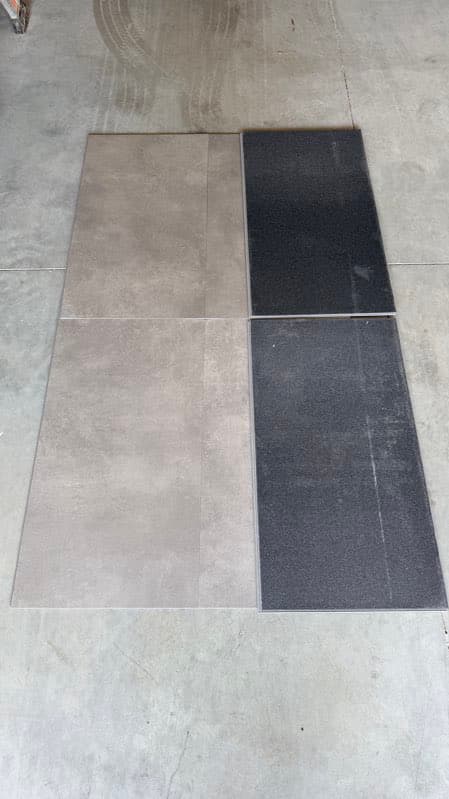Dalles vinyle effet béton gris taupe avec sous-couche — photo 3