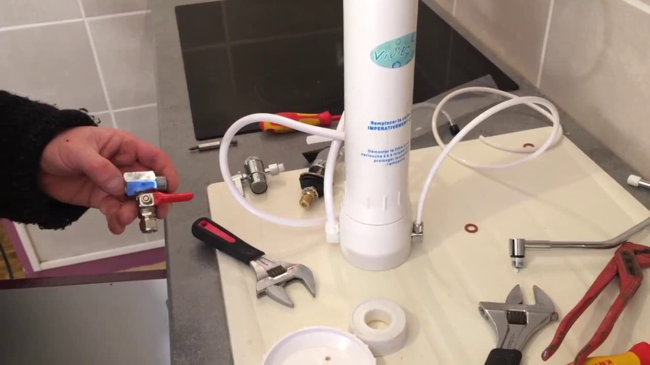 Miniature — Tutoriel : comment installer un filtre à eau sous son évier ...