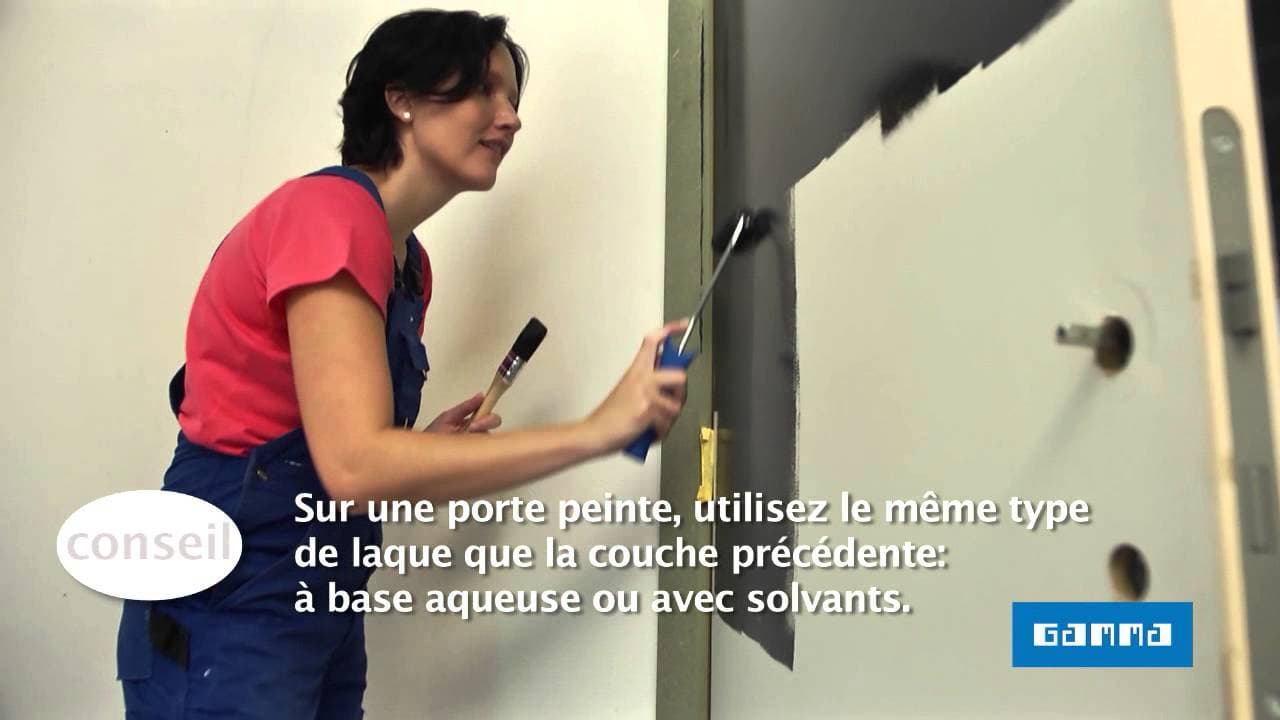 Miniature — Peindre une porte intérieure en la bloquant